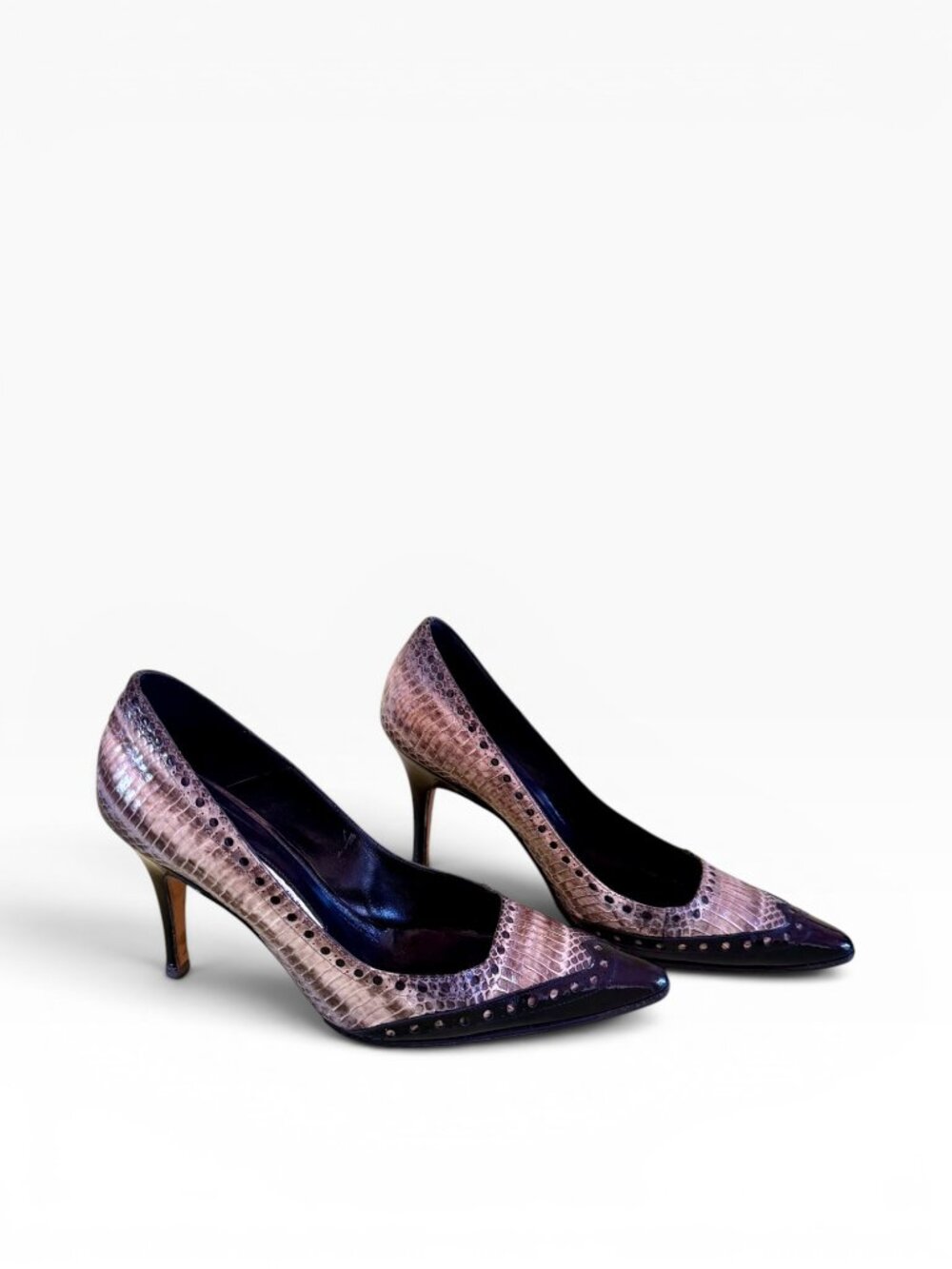 Manolo Blahnik Snakeskin Brogue Pointed Toe Pumps EU 35 / US 5
